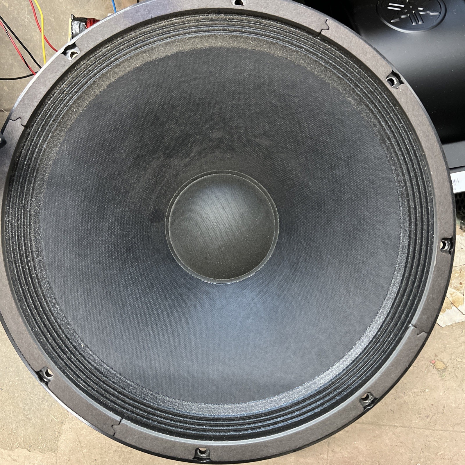 Yamaha C215V Dual 15-inch 2-Way Passive Loudspeaker SINGLE