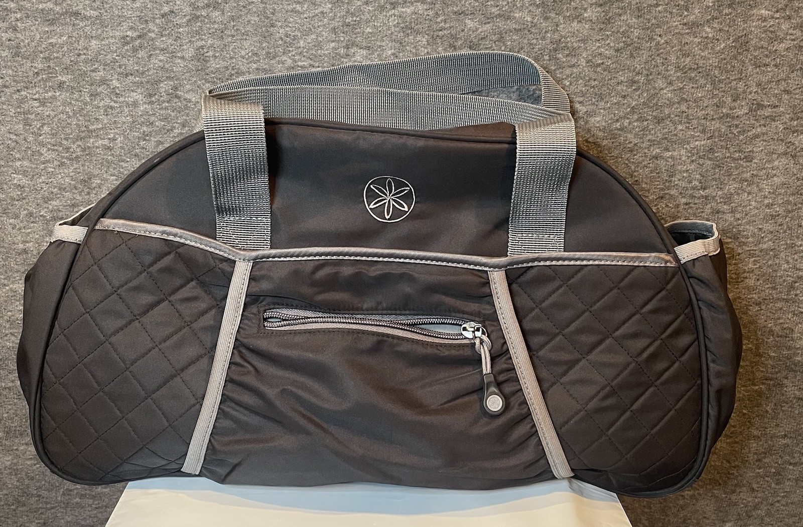 Gaiam Metro Gym Mat Yoga Bag: Versatile, Sturdy Nylon Construction Sport Travel
