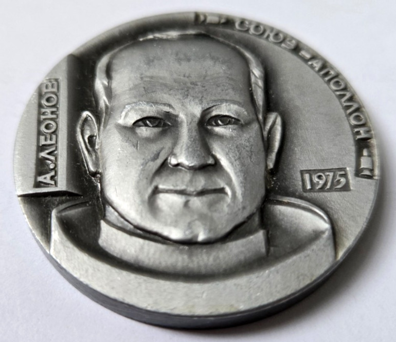 1975 Original Apollo-Soyuz Mission Medal/Leonov/Autograph/FREE SHIPPING IN US