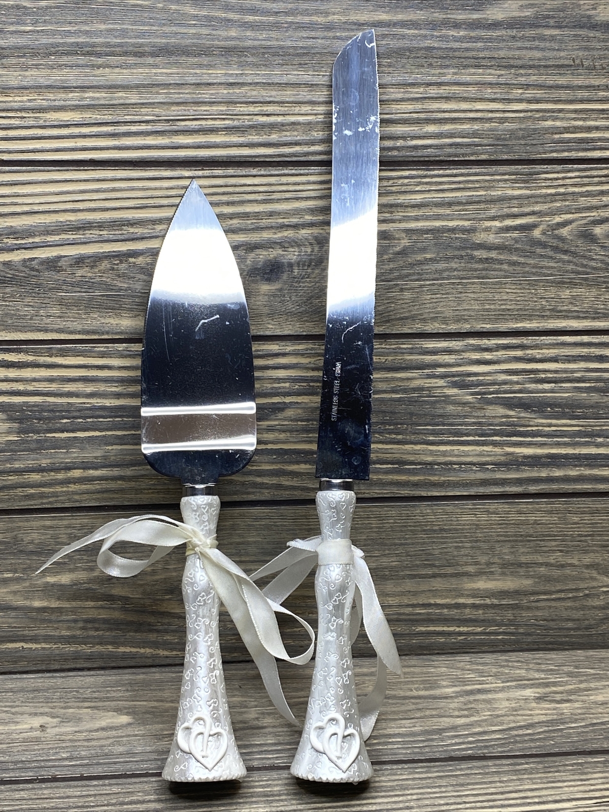 Enesco LLC 2005 Stainless Steel White Handled Hearts Wedding Cake Knife Server