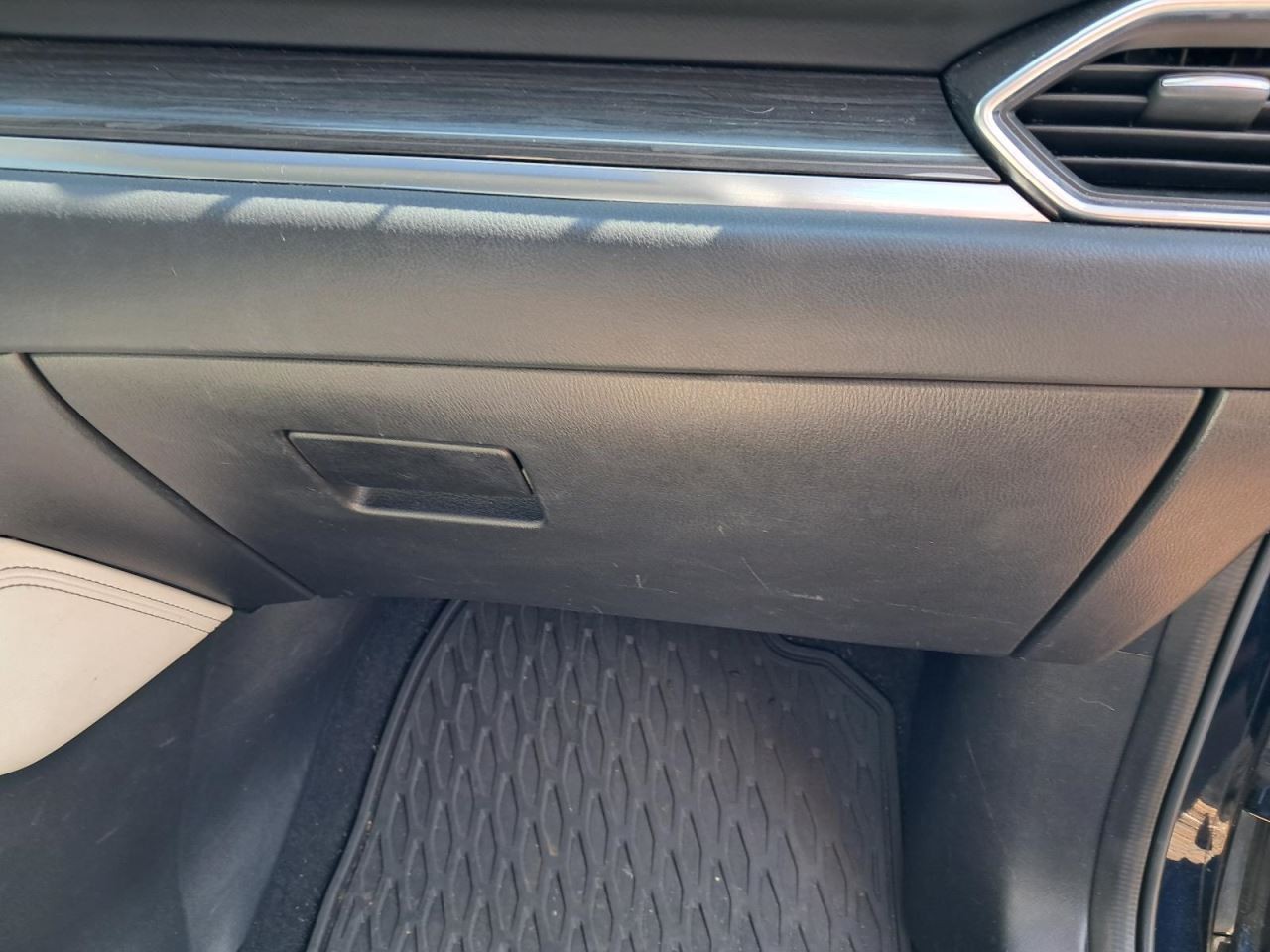 CX-5      2017 Glove Box 4796316