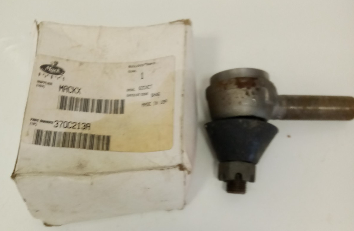 NOS MACK HOOD PIVOT SOCKET 37QC213A