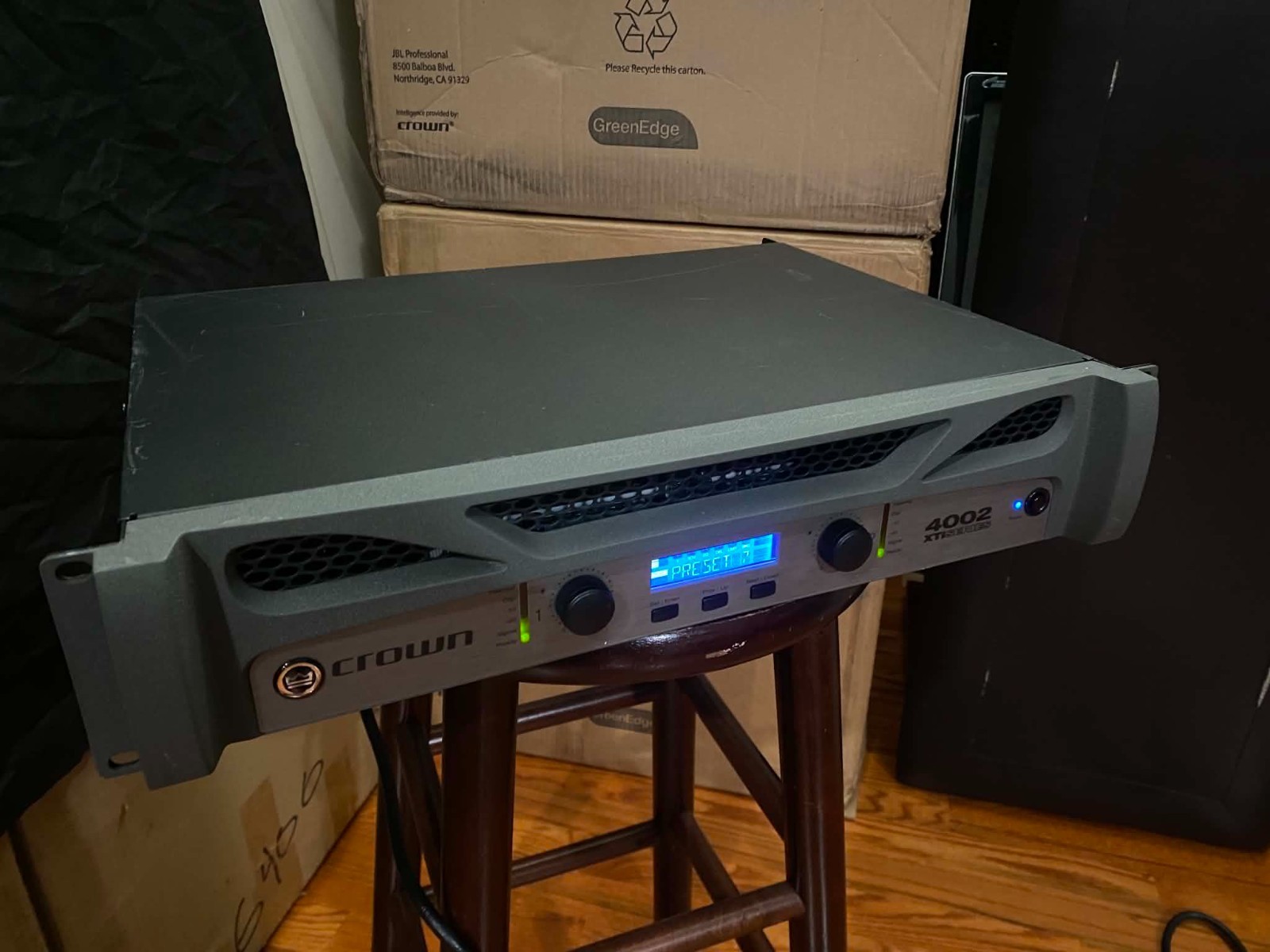 Crown XTi 4002 Two-channel, 1200W @ 4Ω Power Amplifier