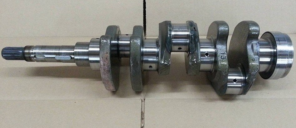 Used Genuine OEM Kubota D722 Engine Crankshaft 16861-23010 , 16861-23012
