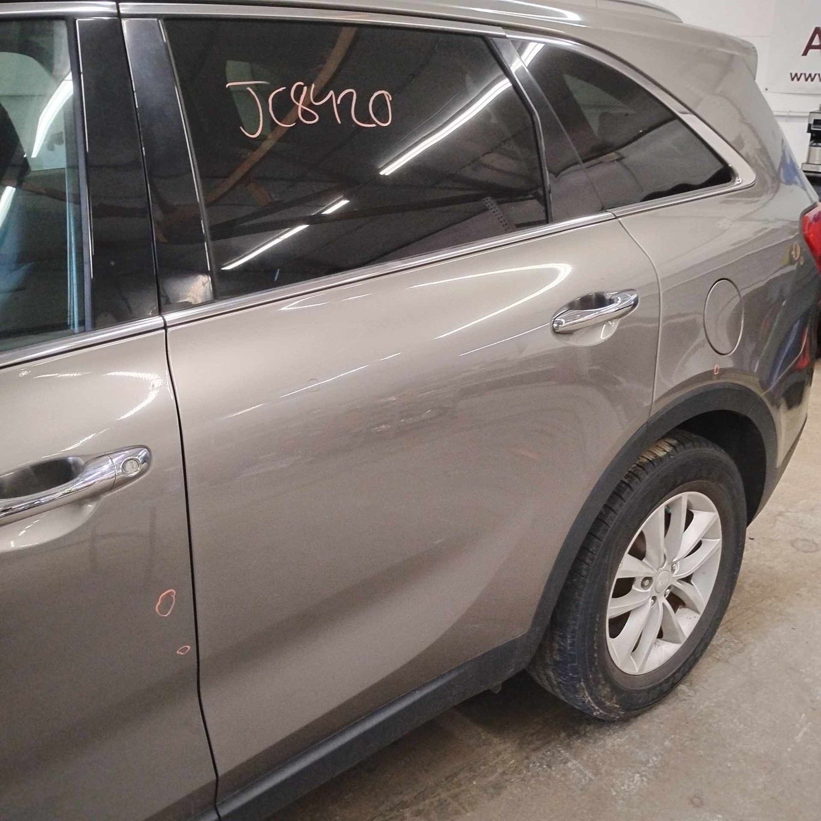 Spindle Knuckle Front KIA SORENTO Right 16 17 18