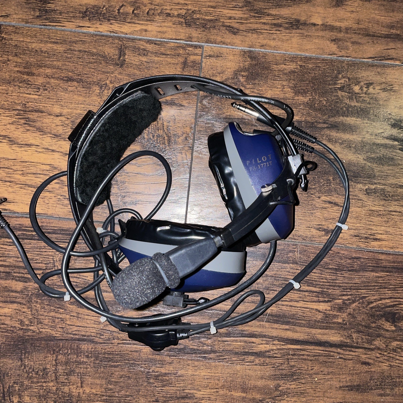 PilotUSA PA-1771T Stereo Pilot Headset Cell/Music Devices Capable