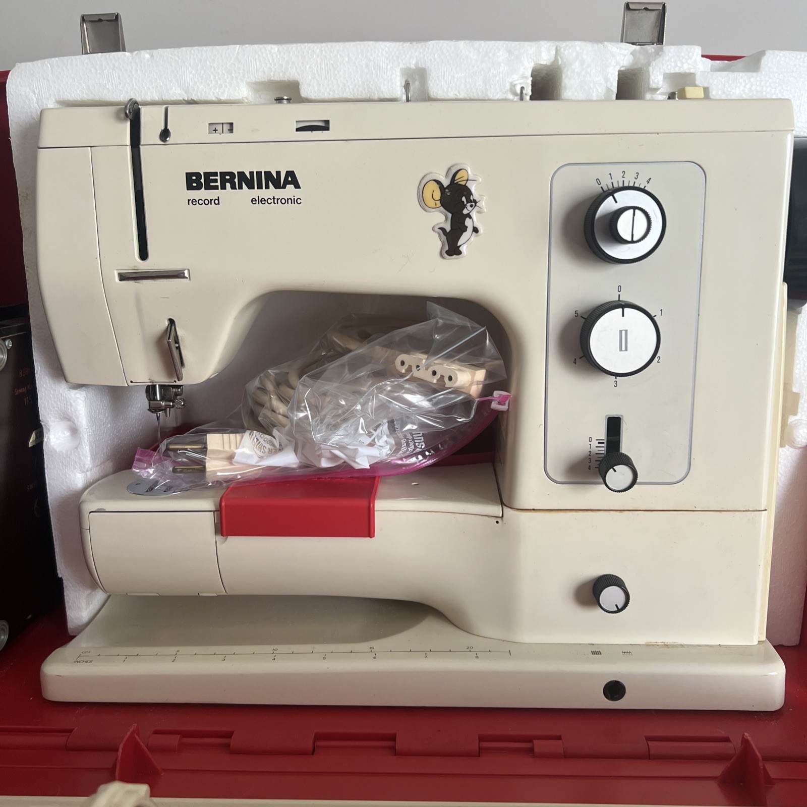 *Bernina *830 Record Sewing Machine *Case *Accessories *Extension Table *Pedal