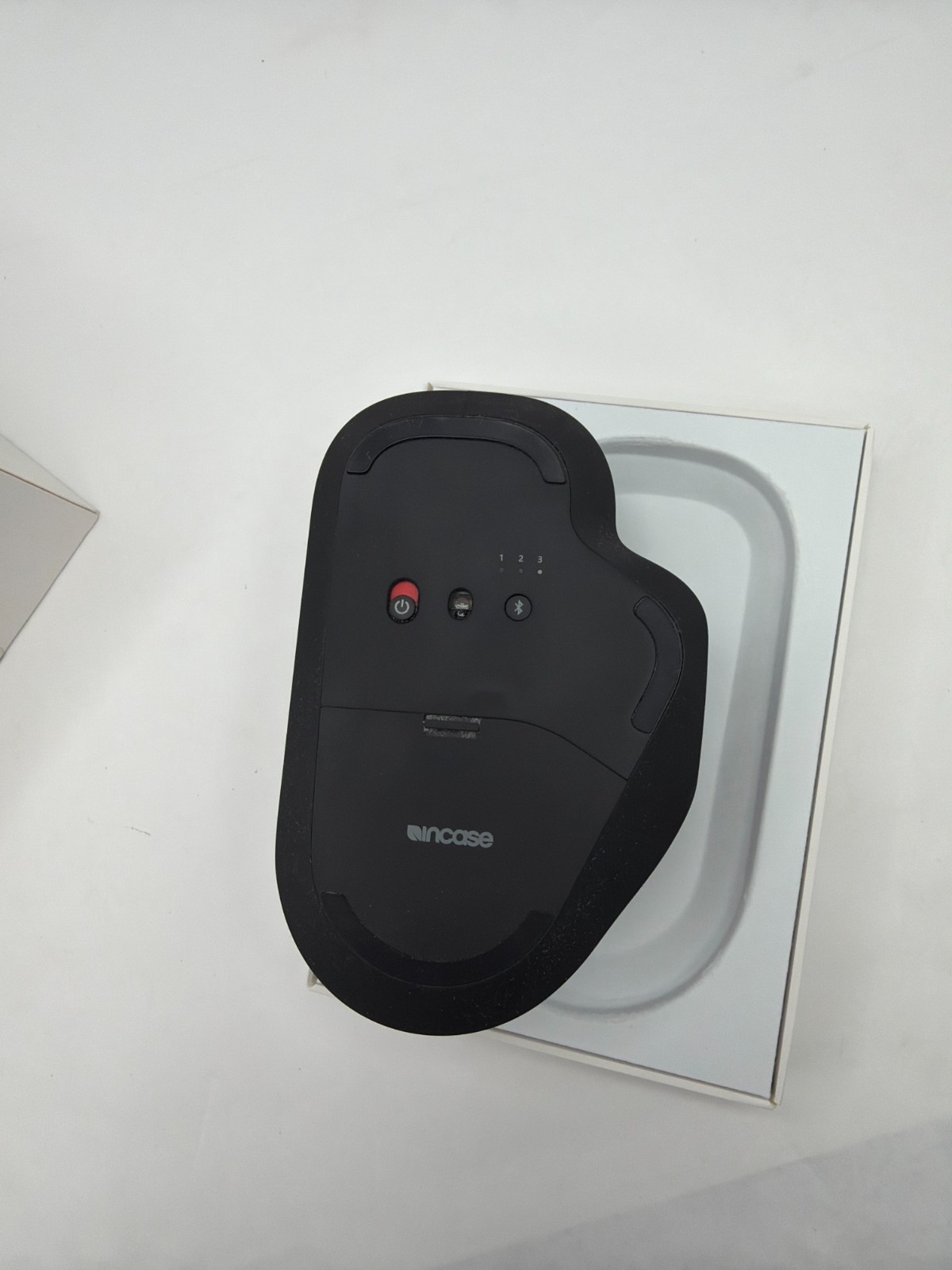 Incase Bluetooth Ergonomic Bluetooth Mouse design by Microsoft for PC Mac black