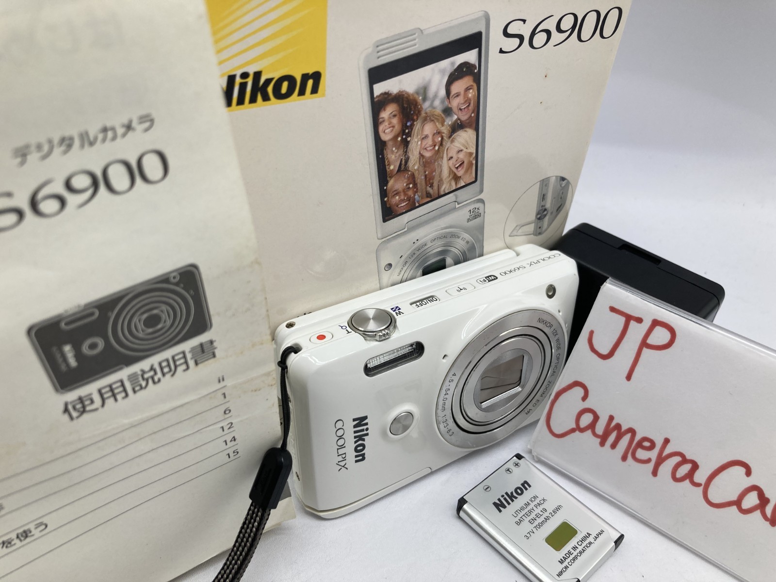 Excellent Nikon Coolpix S6900 White 16.0MP 12x  Digital Camera B581