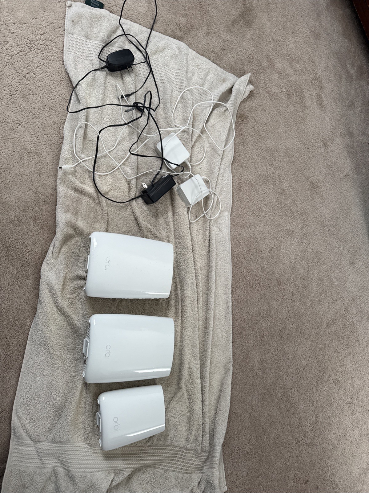 Netgear Orbi WiFi System – RBR50 + RBS50 + RBS20 – AC3000/AC2200 + Cables