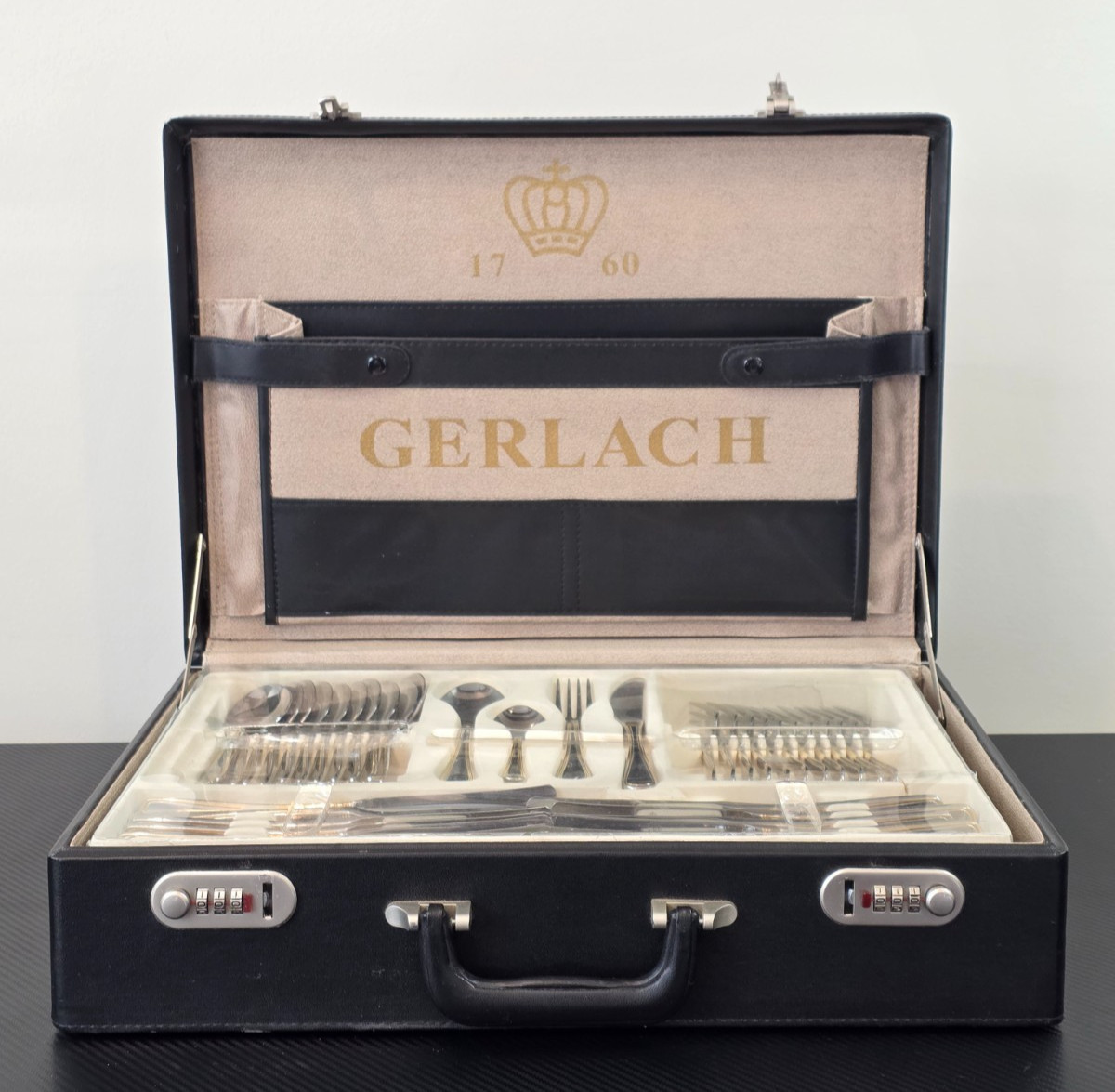 Gerlach 1760 18/10 68-Piece Antica NK04Z Gold Accented Cutlery Flatware Set