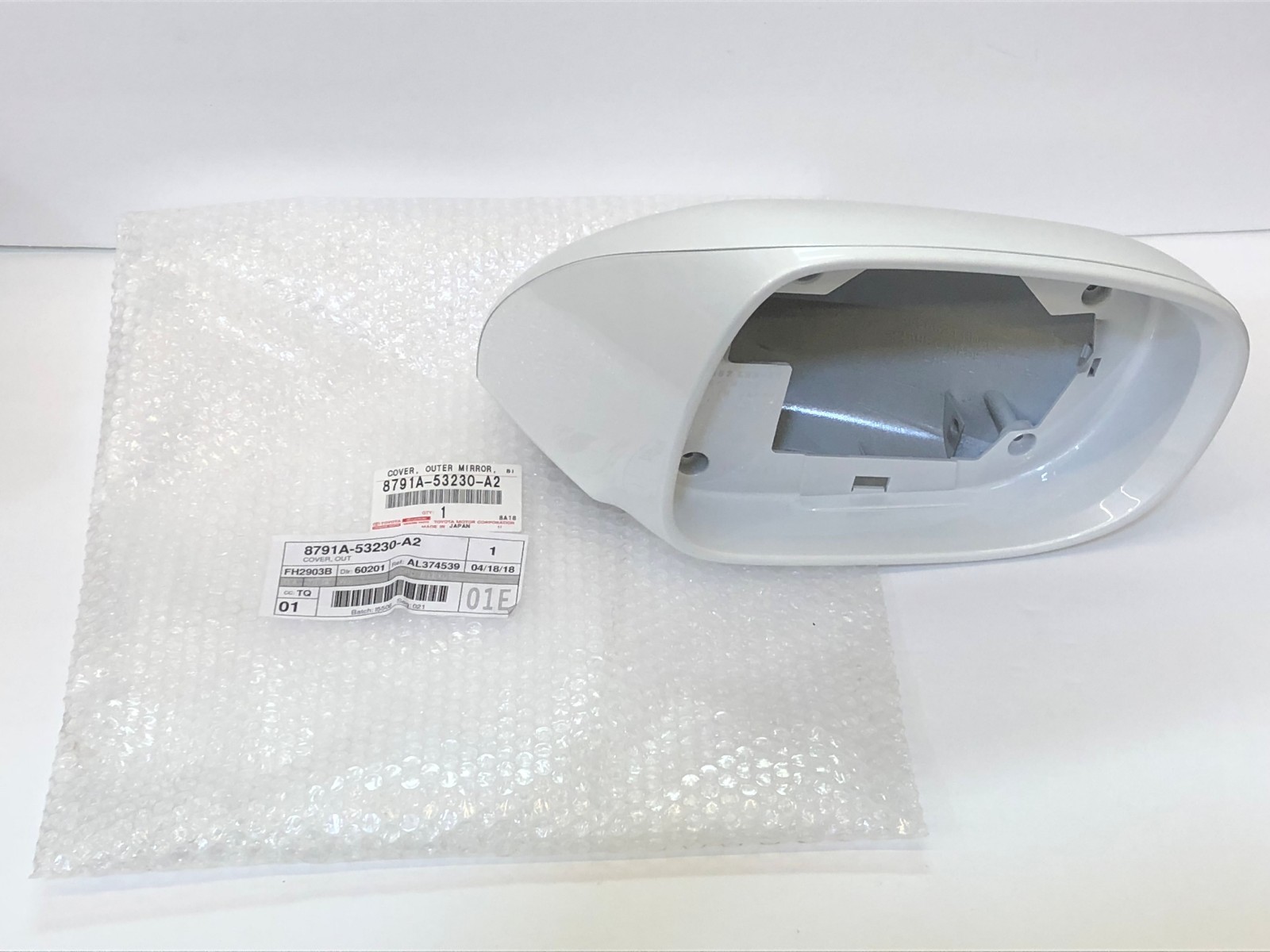 LEXUS OEM PASSENGER SIDE OUTER MIRROR COVER 2007 ES350 (077 STARFIRE PEARL)