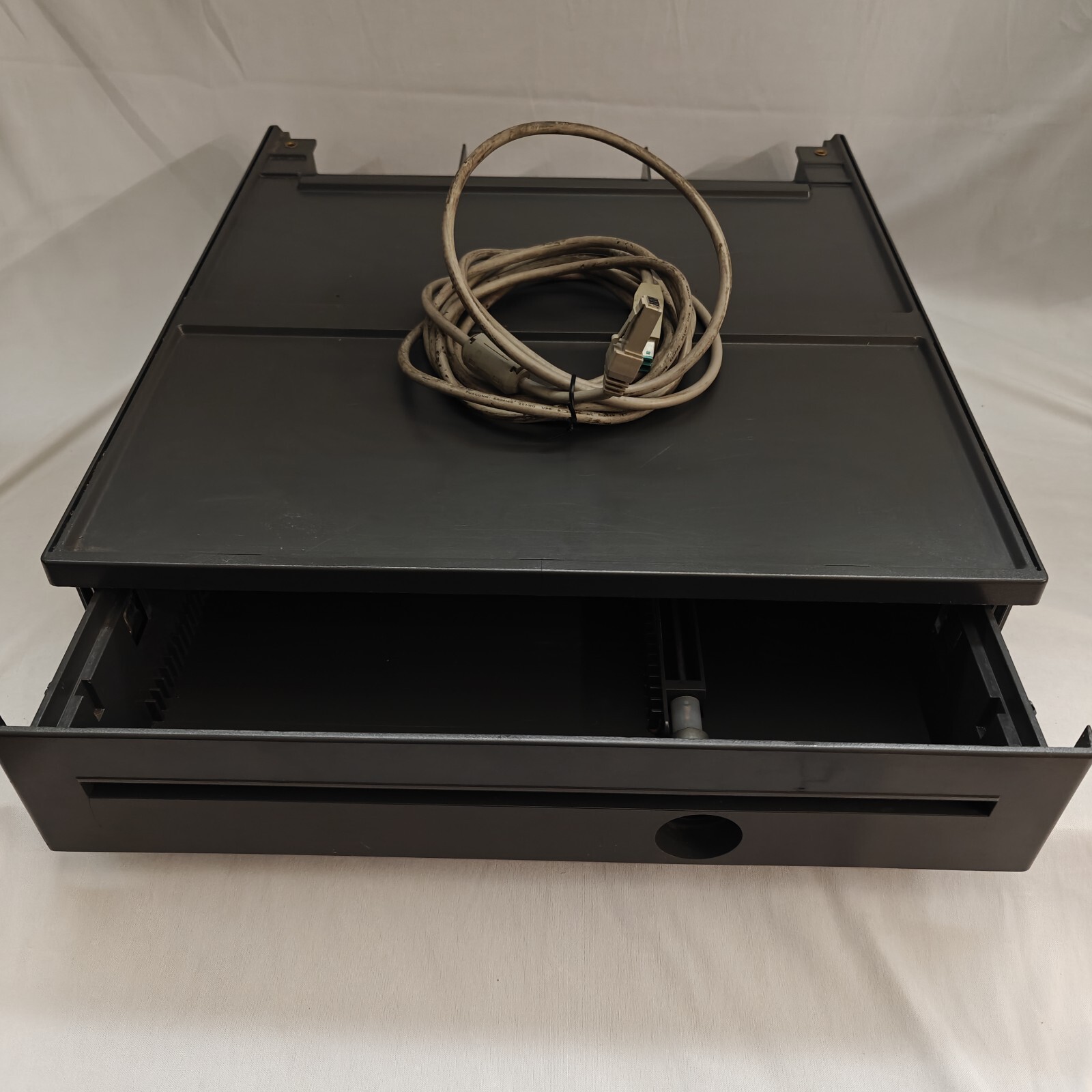 IBM TOSHIBA SurePOS 700 Cash Drawer 46N4451 w/12' Cable - No Key Tumbler
