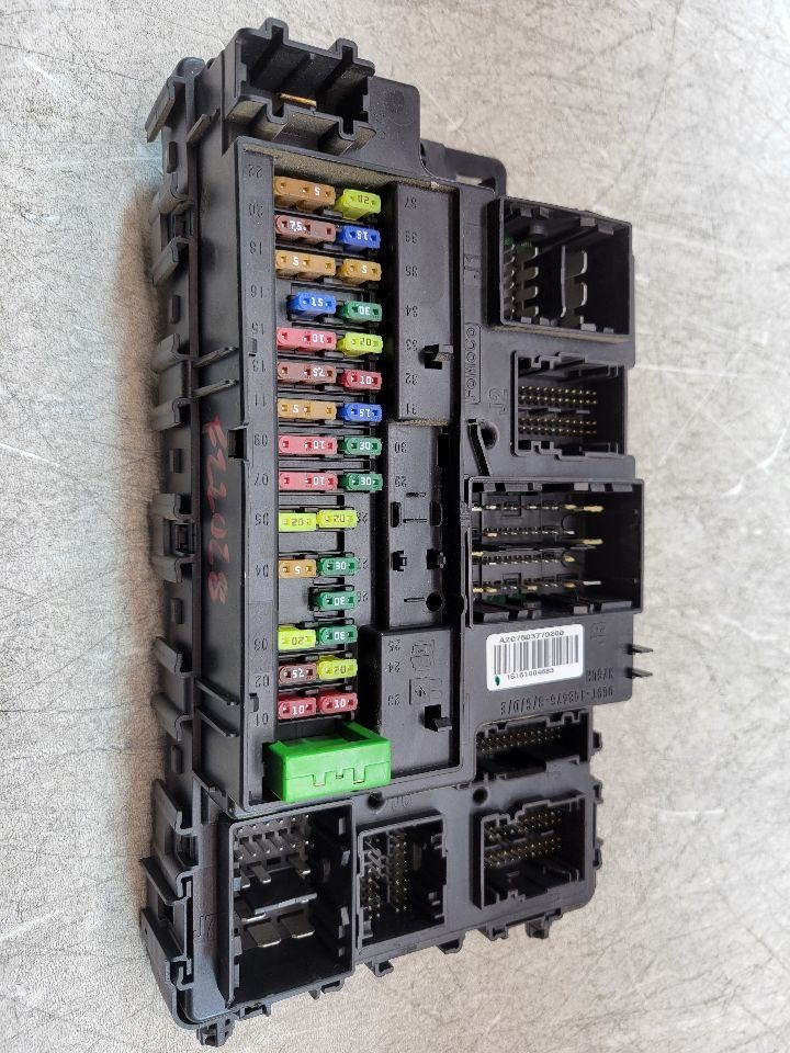 2015 2016 FORD FUSION CABIN JUNCTION FUSE BOX OEM GG9Z-15604-C