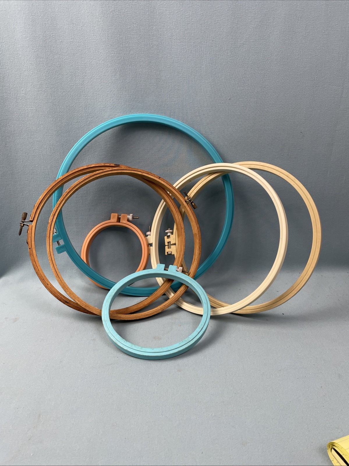 Vintage Lot Of 7 Embroidery Cross Stitch Wood Plastic Hoops 10, 8, 5, 4 Sizes