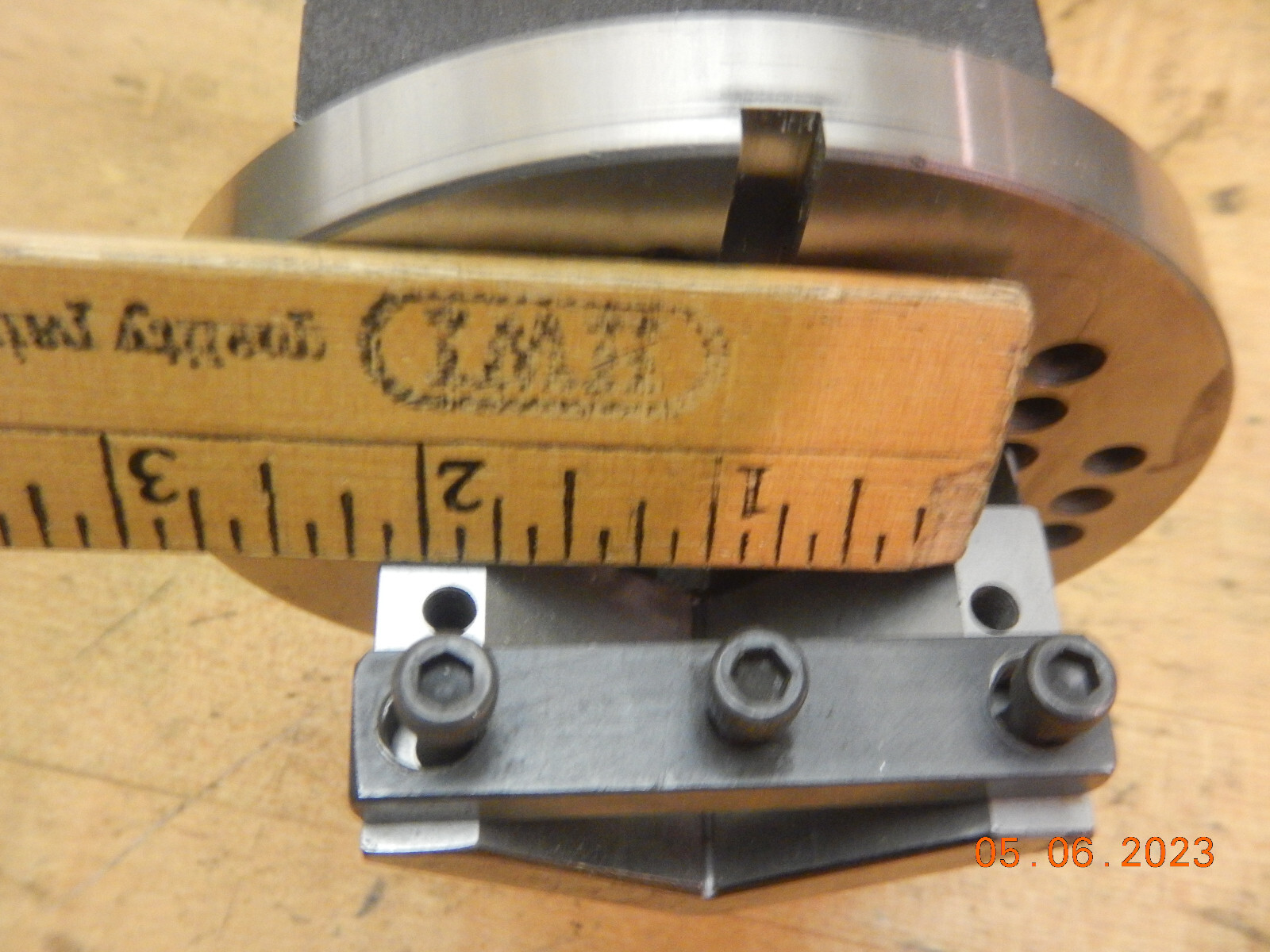 SMALL GRINDER GRINDING PUNCH FORMER SPIN FIXTURE WITH V BLOCK