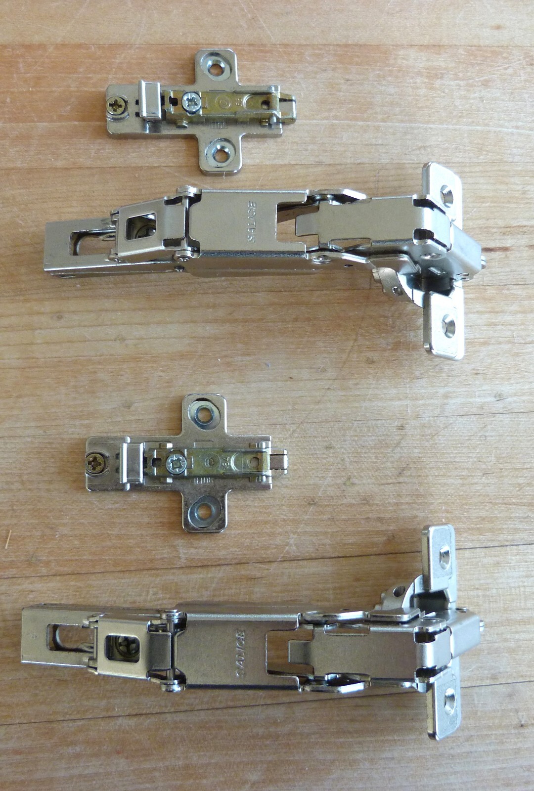 Lot of 4 Salice 2XF 165° Full Overlay Cabinet Hinges with plates