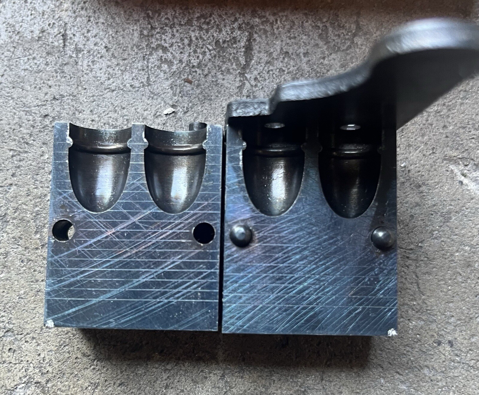 LYMAN Double Cavity Mould #452374, 45 Cal. 225 Gr., RN .452 Diameter