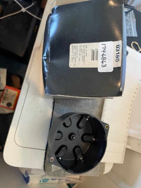 03 185 174-6863 Bosch Distributor Cap