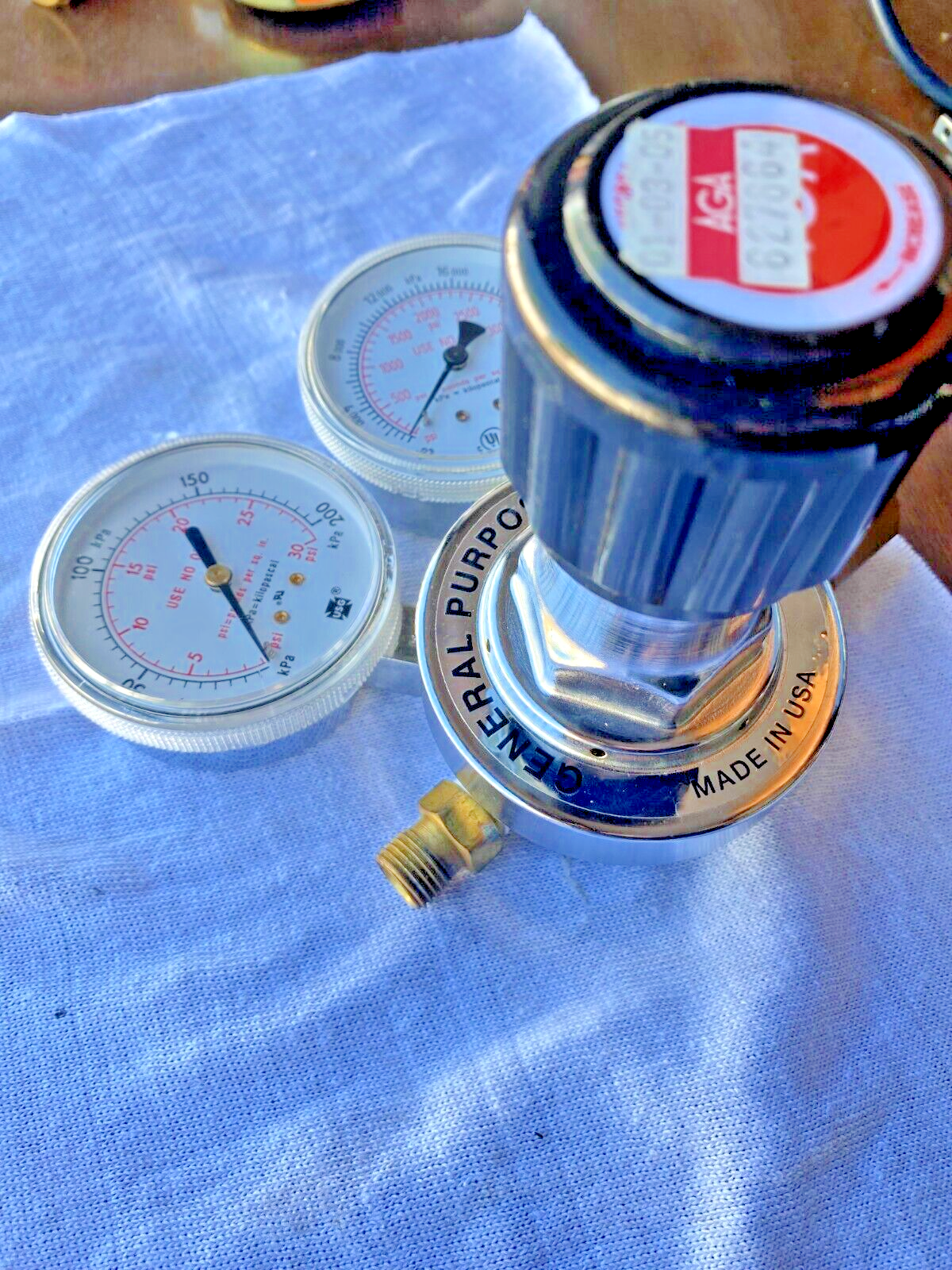 high pressure gas regulator 0-4000 PSI.