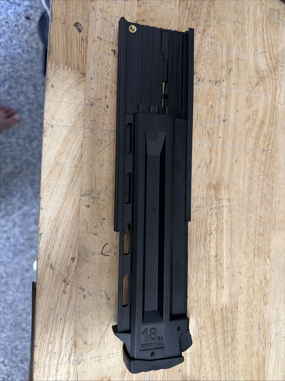 2746-20 Magazine 18 Gauge Brad Nailer