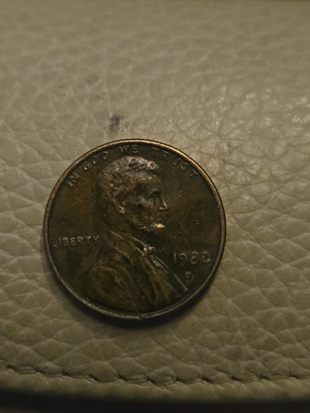Rare. 1982 Small Date No Mint Mark Lincoln Penny. Uneven Rim. Copper 3.1 grams