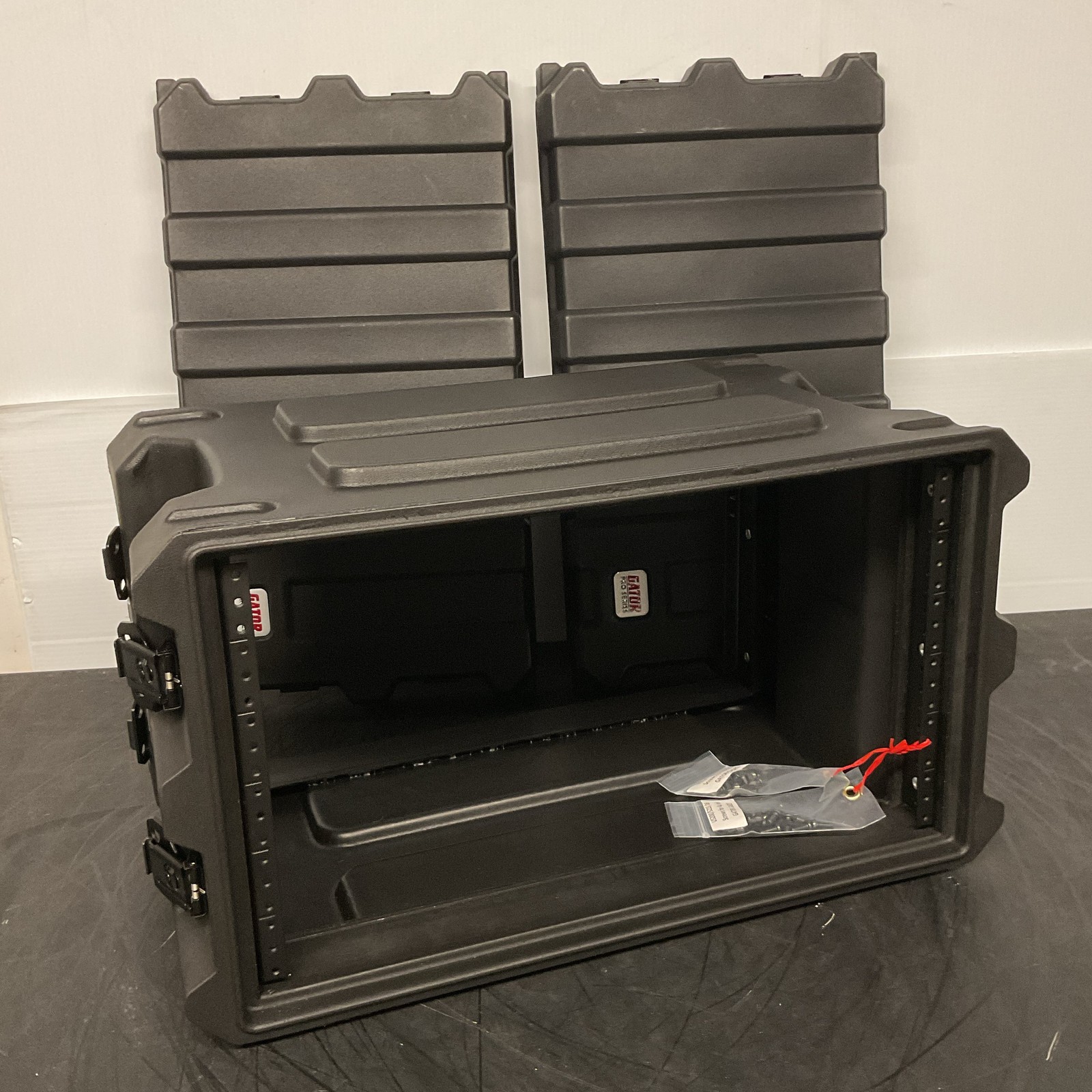 Gator G-PRO-6U-19 Pro Series 6U Rack Case -broken latch