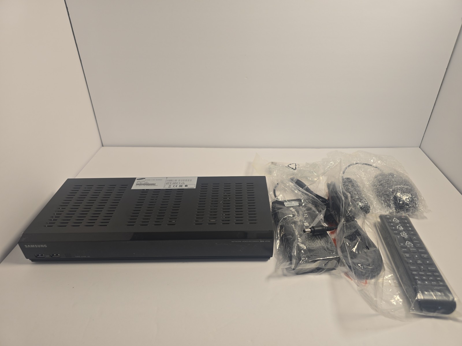SAMSUNG SRN-473S 4 CHANNEL 1TB NETWORK VIDEO RECORDER