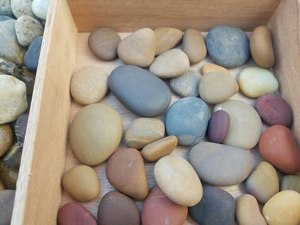 Cigar Box Of Rocks For Crafting ,selling,gifs Jewelry Making ,also Perfect Gift