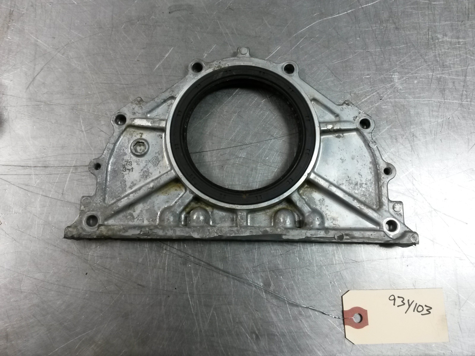 Rear Oil Seal Housing For 08-09 Nissan Titan  5.6 122977S000