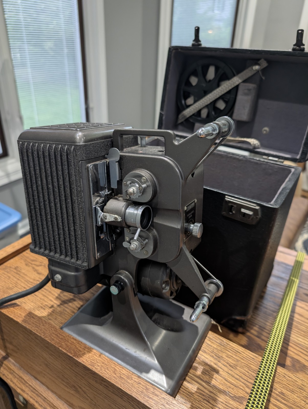 VINTAGE Kodak Kodascope Eight Model 70 8mm Film Projector w/ Case