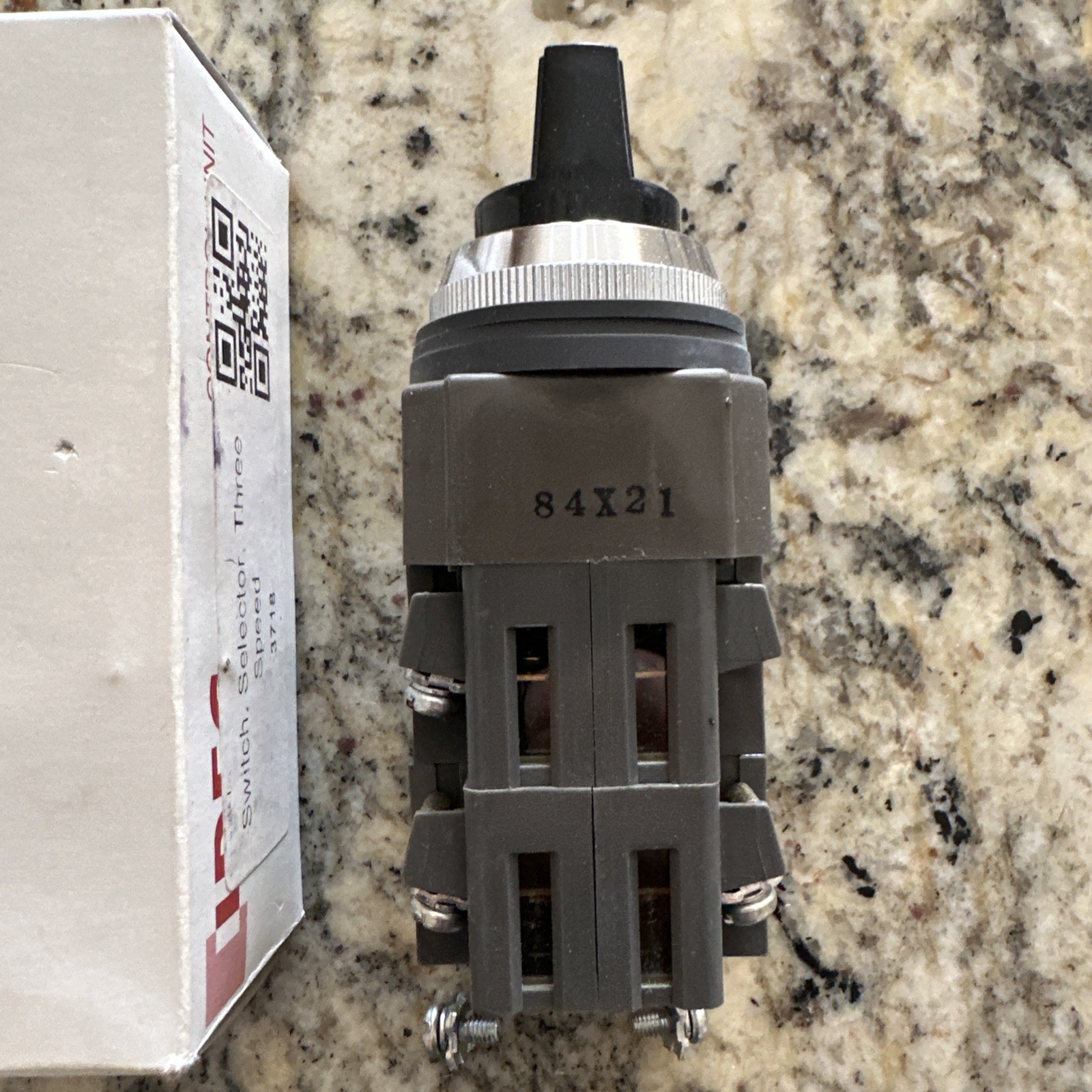 New IDEC ASN3322N Selector Switch NEW + FAST SHIPPING