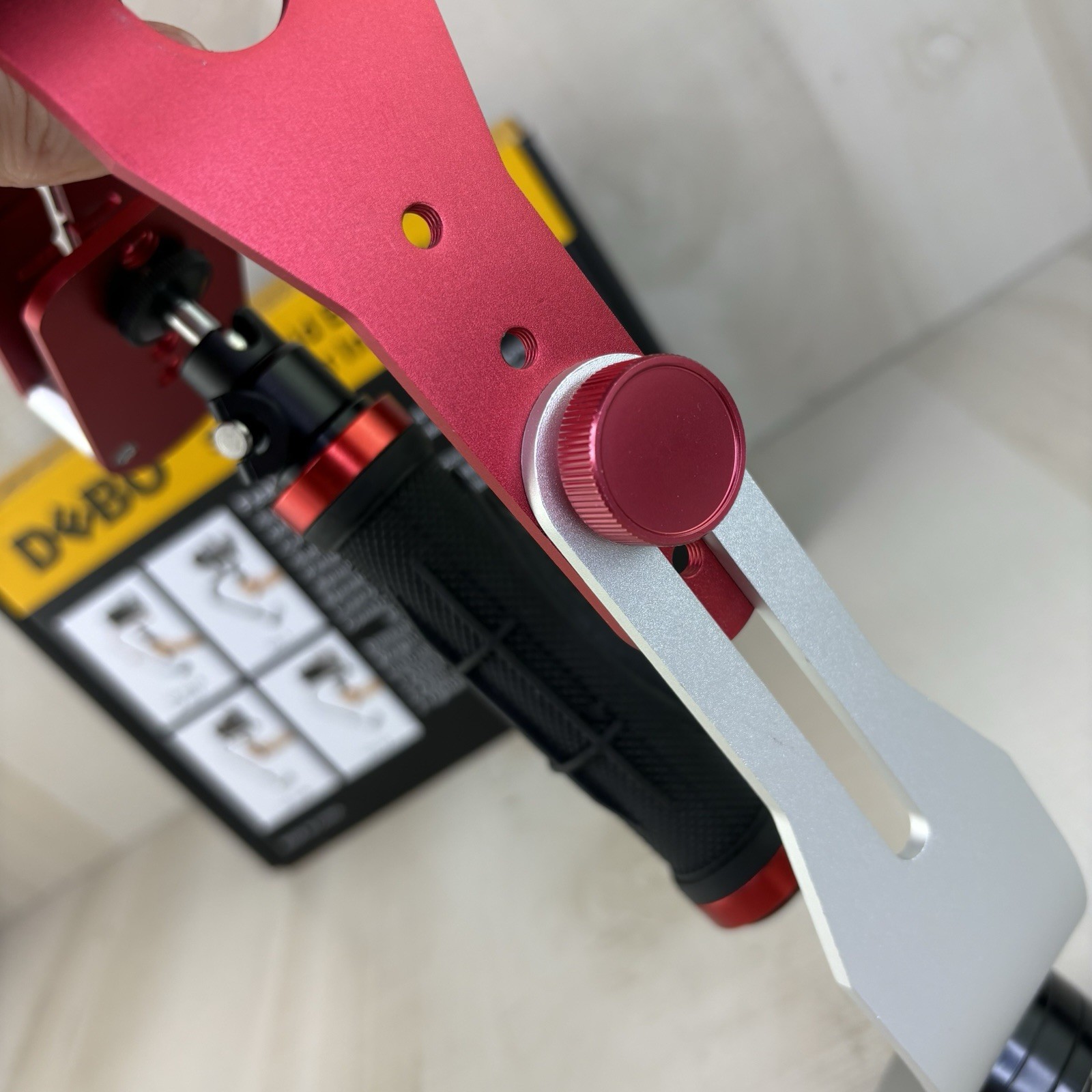 DEBO Steadyvid EX Stabilizer for Digial Camera/Camcorder NEW Red