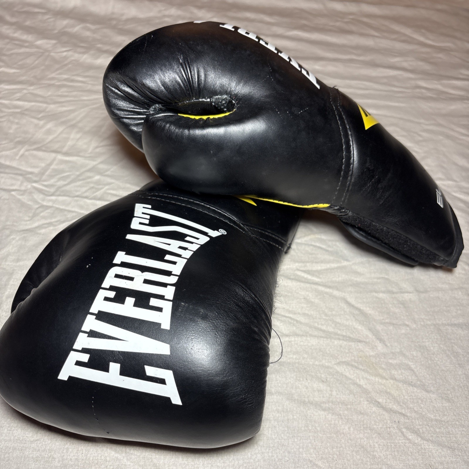 Everlast Elite Pro Style Training Gloves Black Evershield 12 oz Used