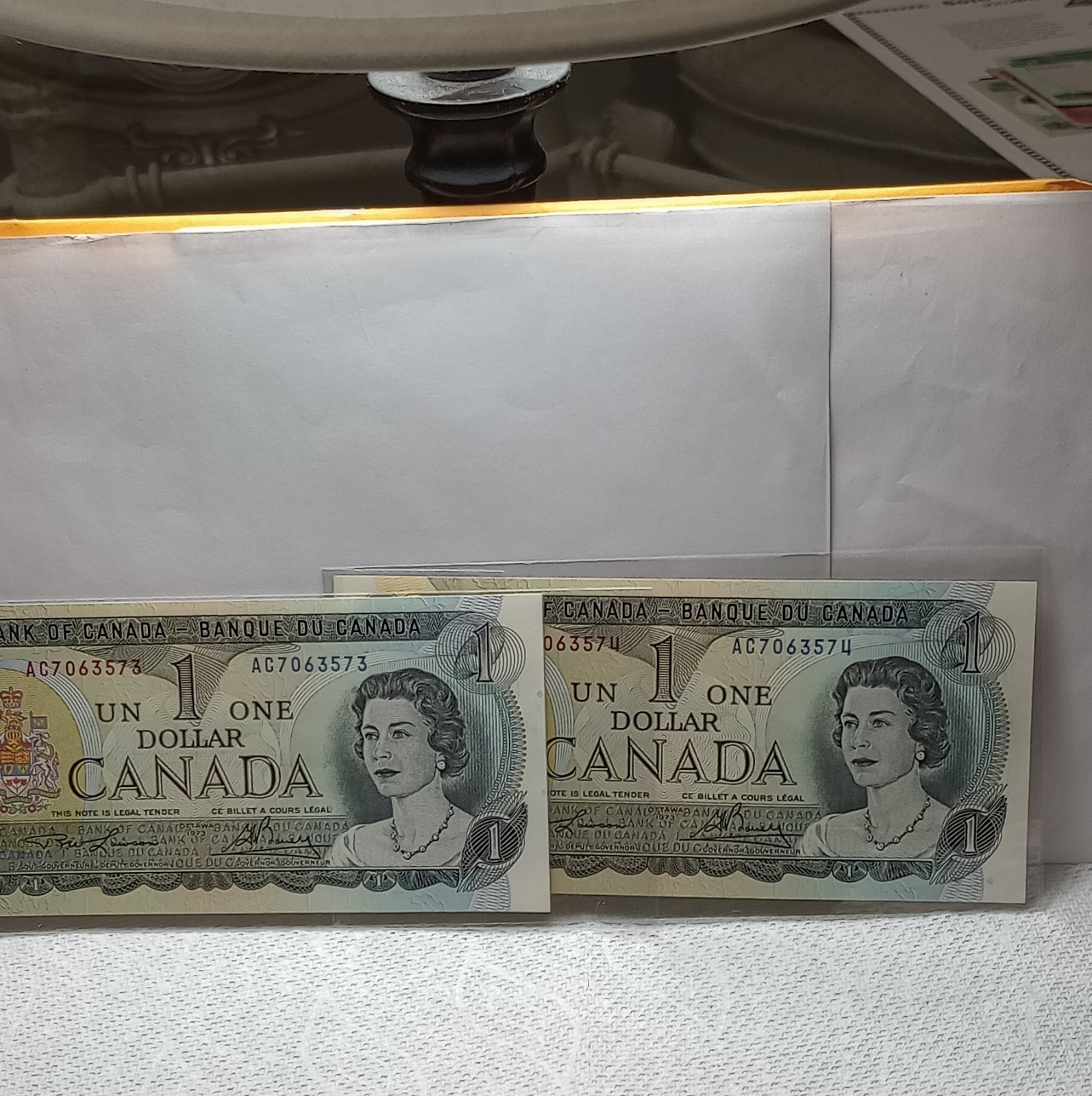Bank of Canada $1 One Dollar Banknotes 1973 Uncirculated Lot of 2 Canada