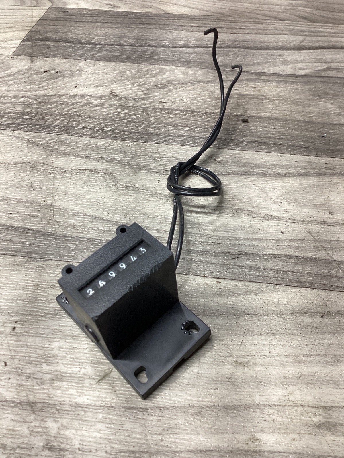 ENM E6B65GN45 FC COUNTER 24VDC BLACK  #114N139