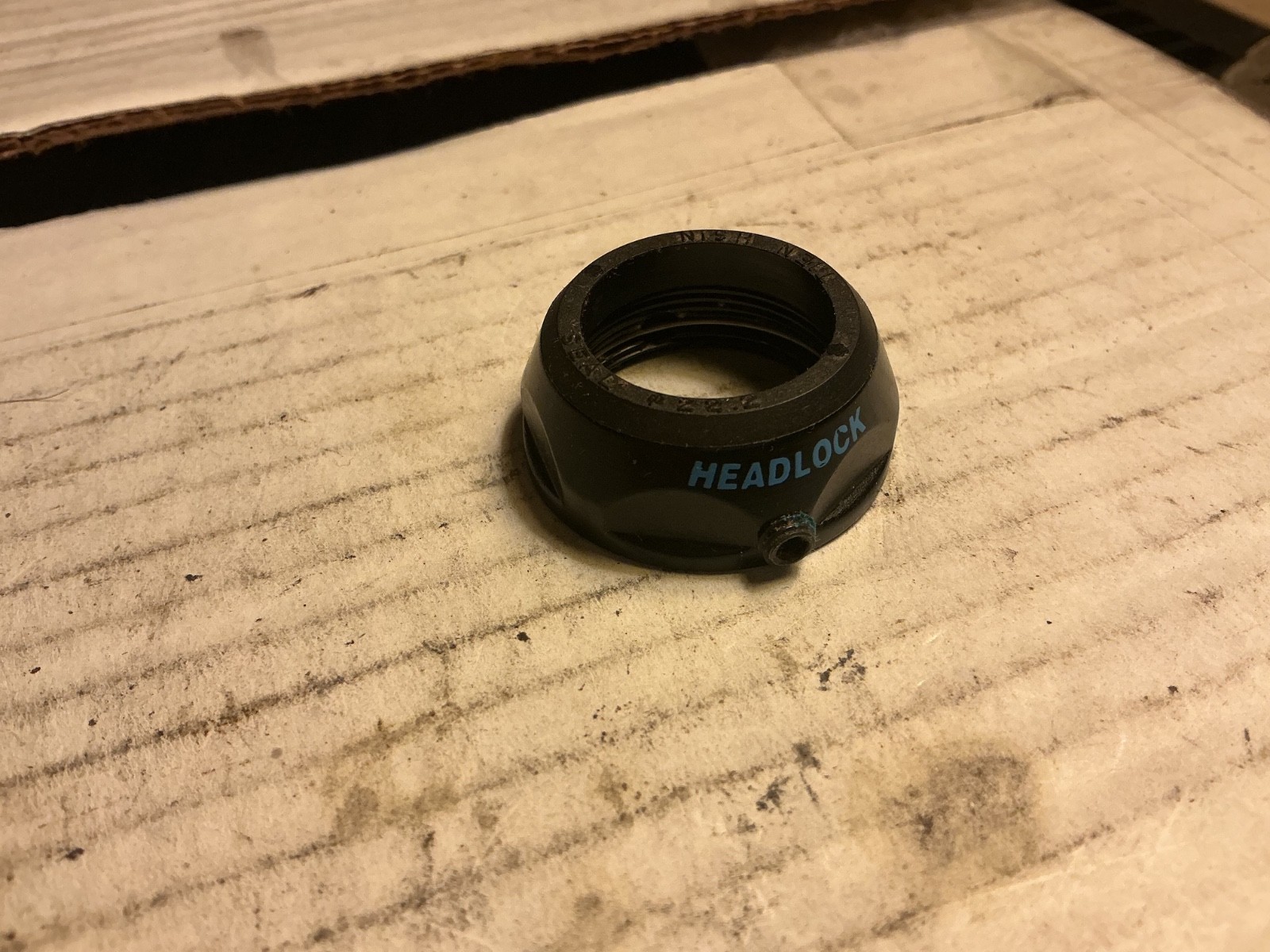 DELTA headset locking top-nut Blk 1" threaded 22.2mm