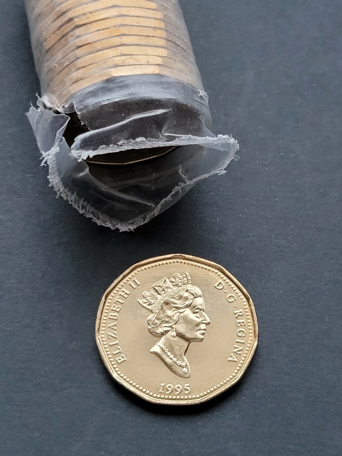 ***CANADA LOONIE 1995 *** PEACE KEEPING *** FROM MINT ROLL ***