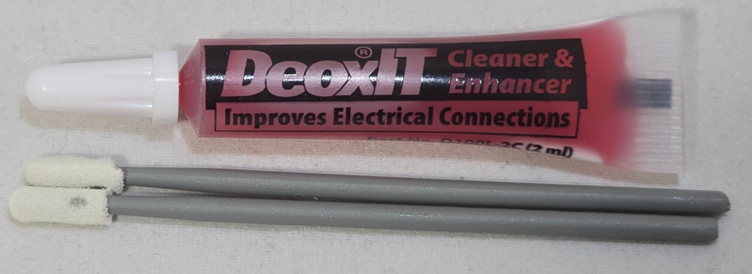 DeoxIT® D-Series D100L Squeeze Tube, 100% solution, 2 ml with free swabs