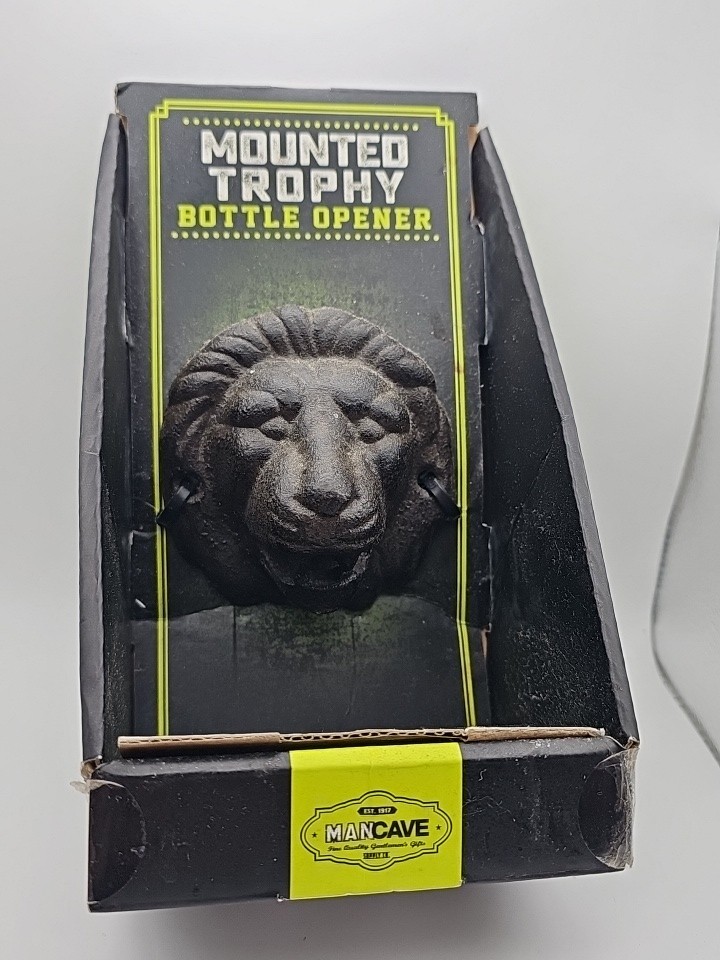 New In Box CAST METAL LION WALL BOTTLE OPENER Man cave Home Bar