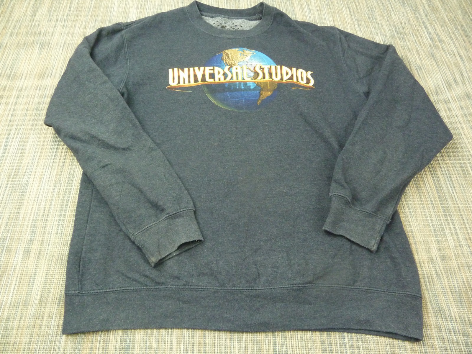 Universal Studios Sweatshirt Mens Medium Grey Graphic Logo Crew Neck Pullover