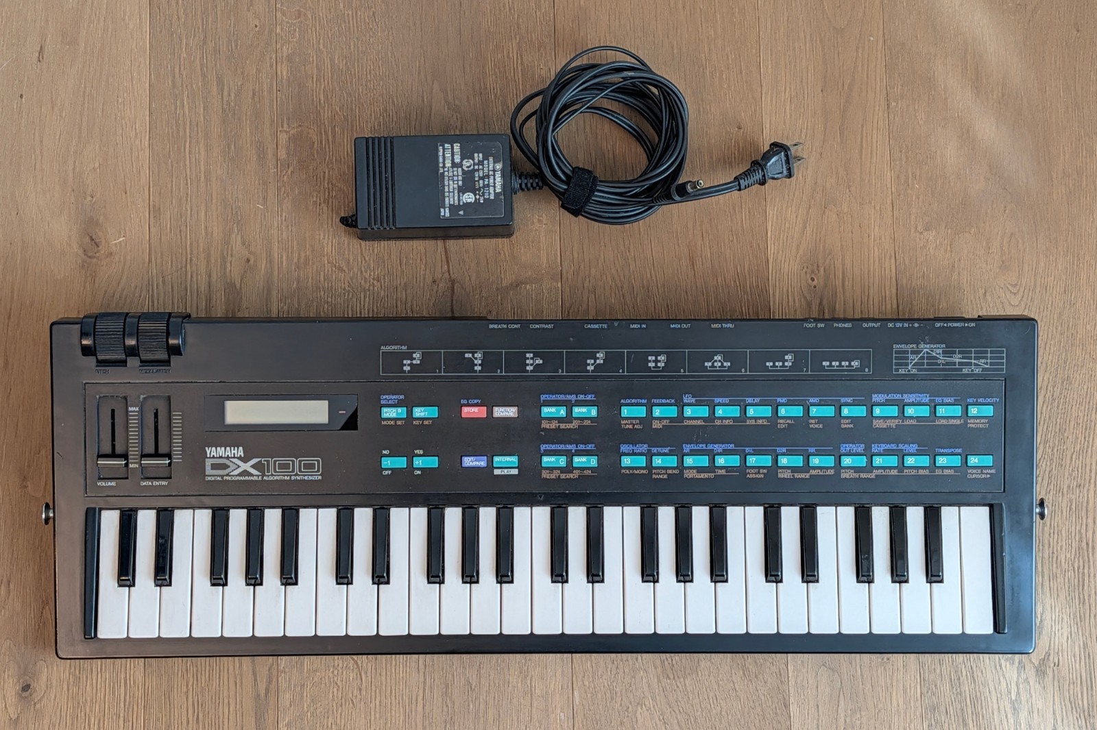 Yamaha DX100 Digital Programmable Algorithm Vintage Synthesizer Keyboard 49-Key