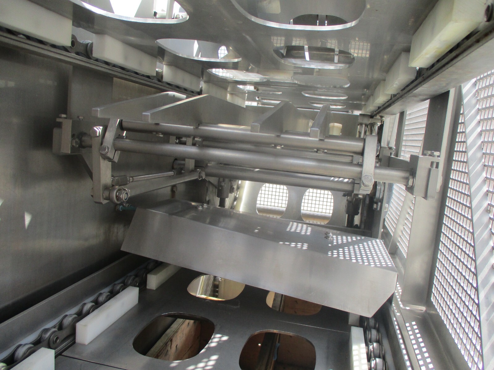 WCB STAINLESS ICE CREAM FILLING MACHINE / SCROUND ICE CREAM CONTAINER FILLER