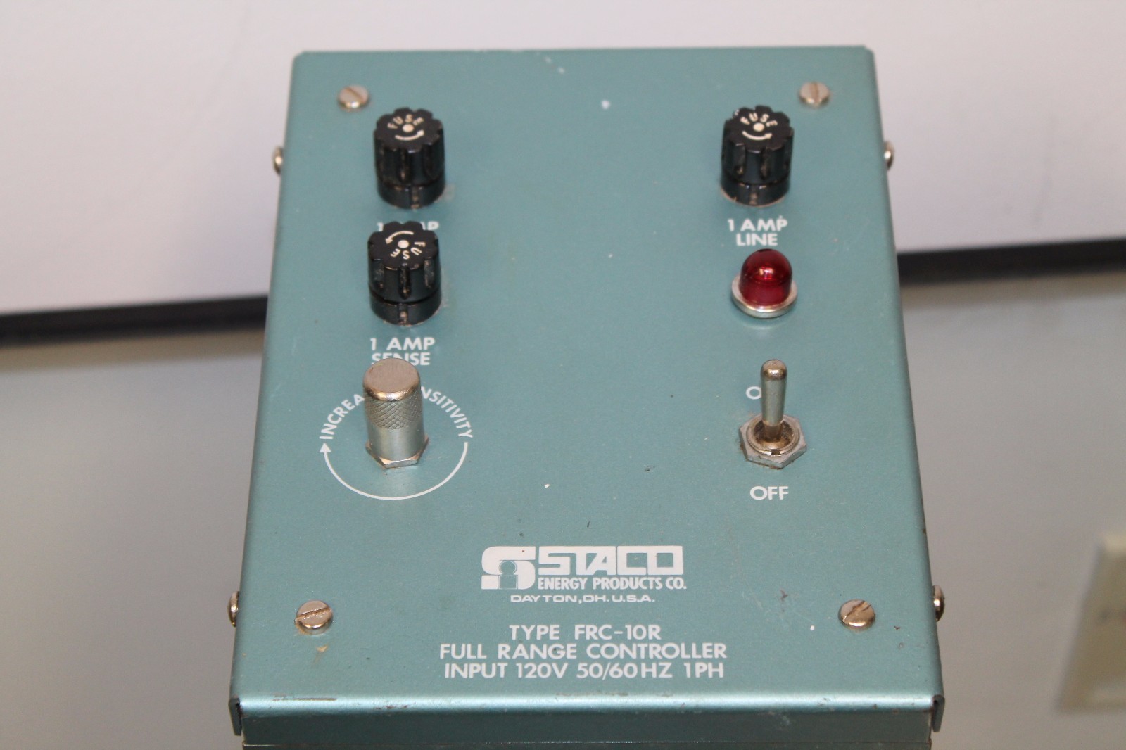 Staco Type FRC10R Full Range Controller 120V Input 1 Phase Blue