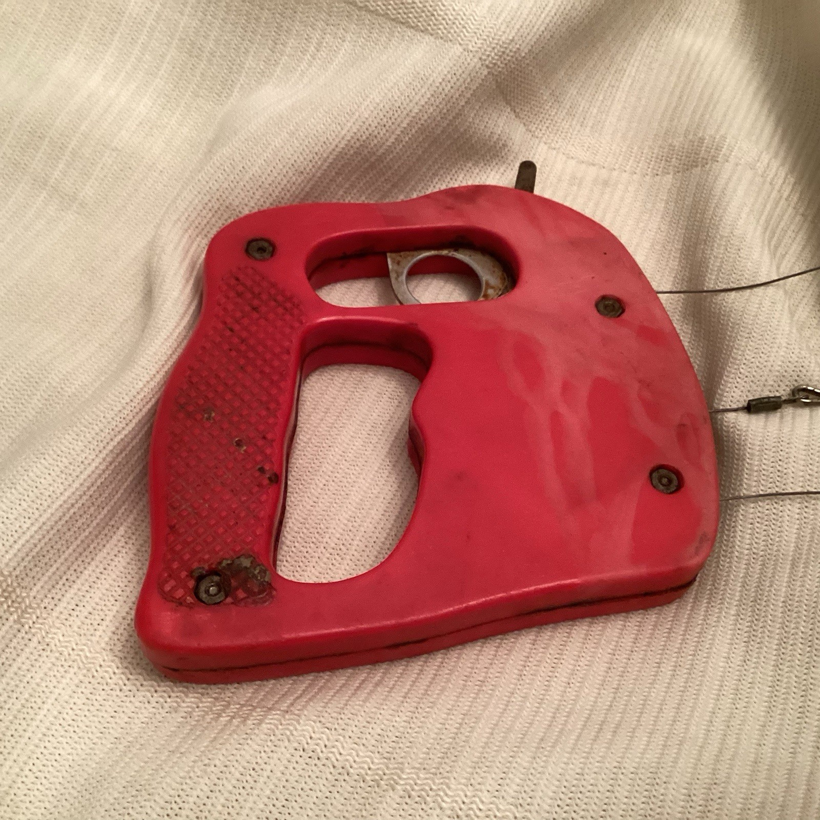 J Robert’s 3 Line Control Handel Red Vintage