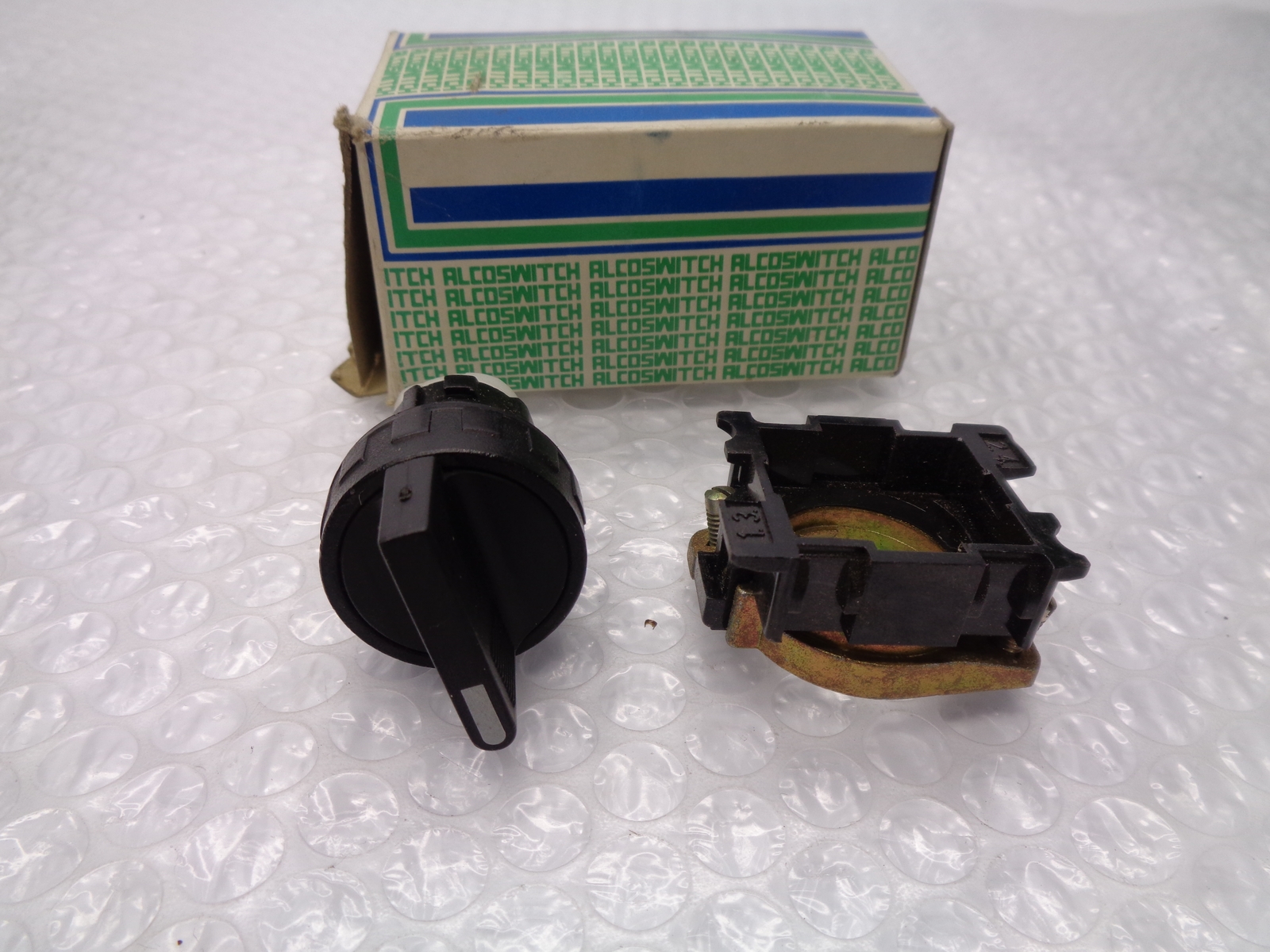 AUGAT ALCOSWITCH RM312-0 SELECTOR SWITCH NSMP