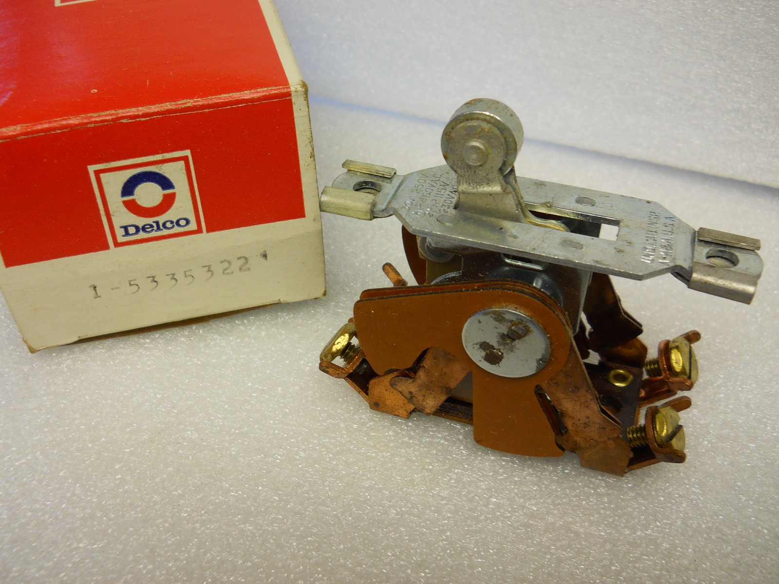 DELCO 5335322 ROLLER LEVER CONTACT SWITCH 30A 250V NOS CONDITION IN BOX