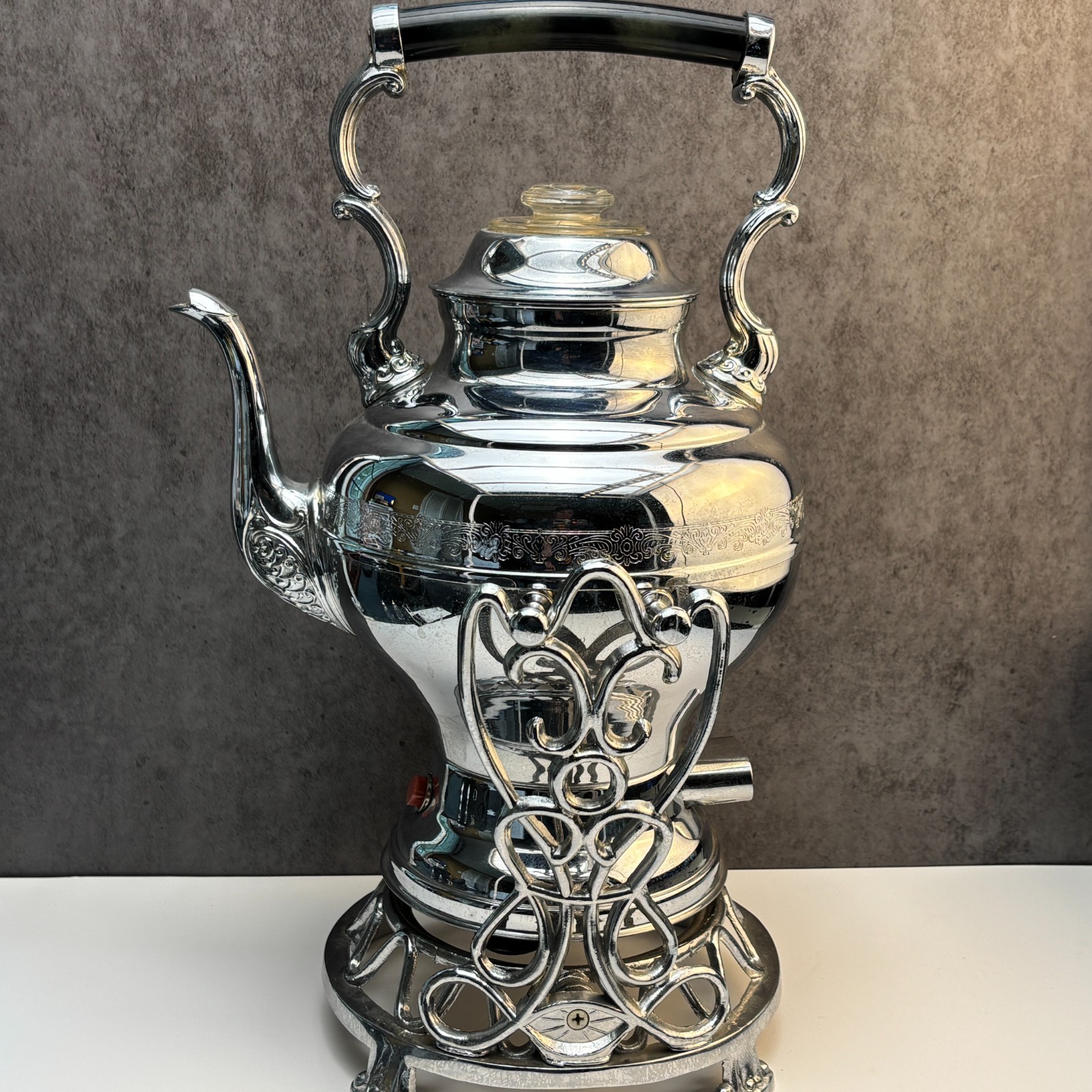 United 550 760 Tilt and Pour Decorative Automatic Perculator Coffee Pot - WORKS