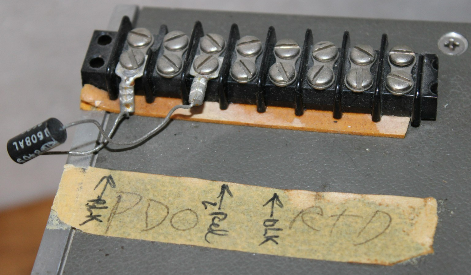 HP Hewlett Packard 8654A Signal Generator