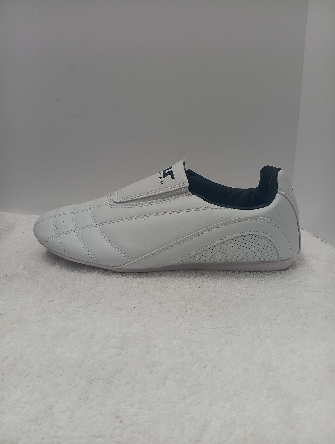 Tusah Taekwondo TKD White Indoor Martial Arts Shoes Size 8.                  F25